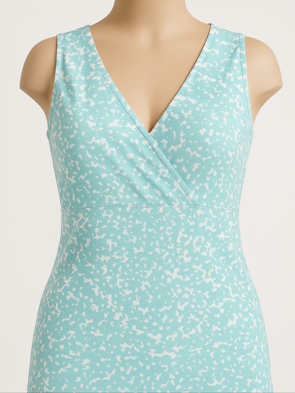 Merona Mint and White V-Neck Sleeveless Tank Top Size Large